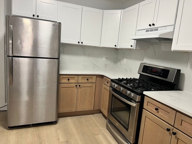 Building Photo - Remodeled 3b/1.5b House in South Philly! Section 8 ONLY!