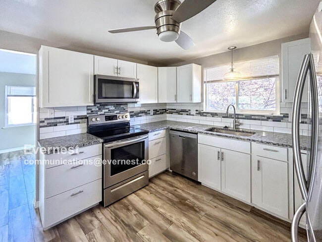 Building Photo - 2507 Flintridge Dr