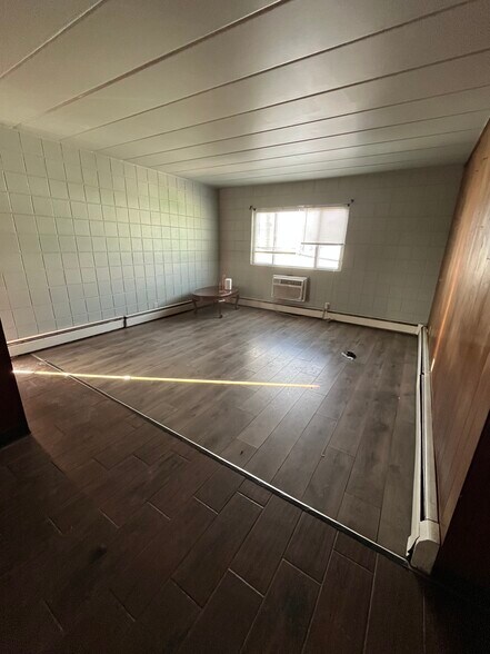 Building Photo - 216 N 4th St