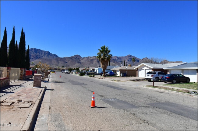 Building Photo - 4872 Maureen Cir