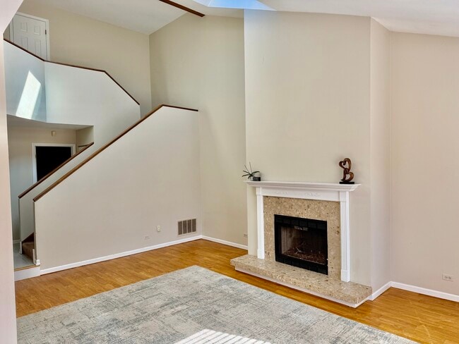 Building Photo - 909 Suffolk Ct