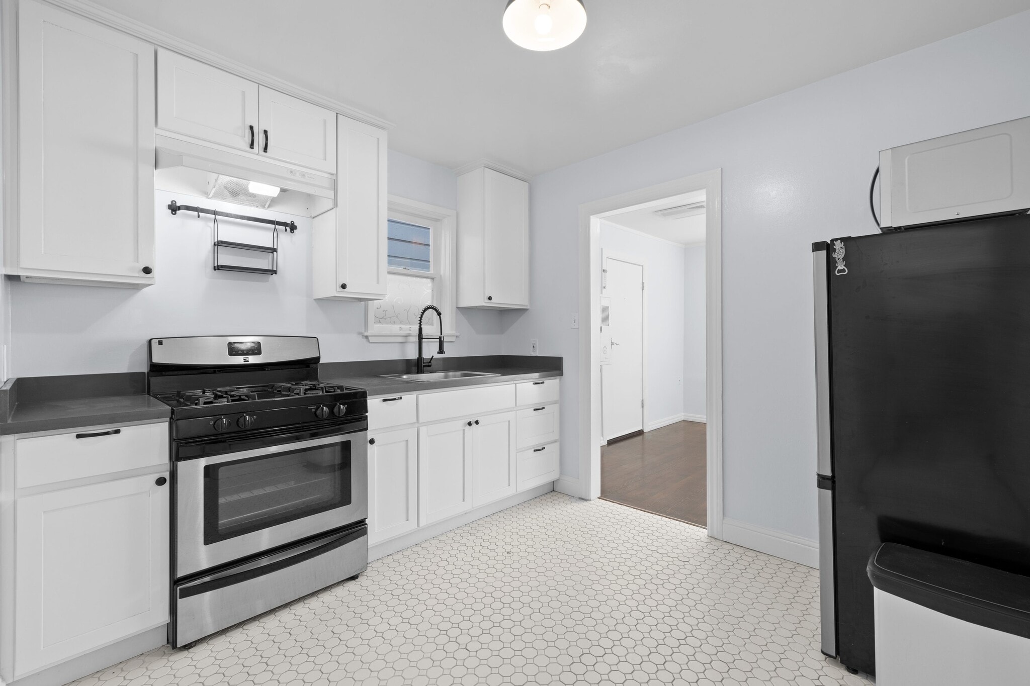 Building Photo - 1724 Lincoln Ave