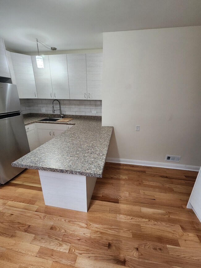 Primary Photo - 1238 Maple Ave