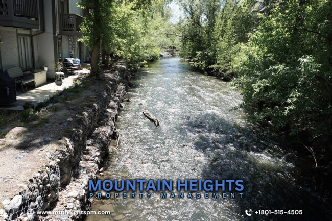 Building Photo - 415 E Creekside Cir