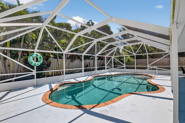 Building Photo - 310 Glen Arbor Terrace