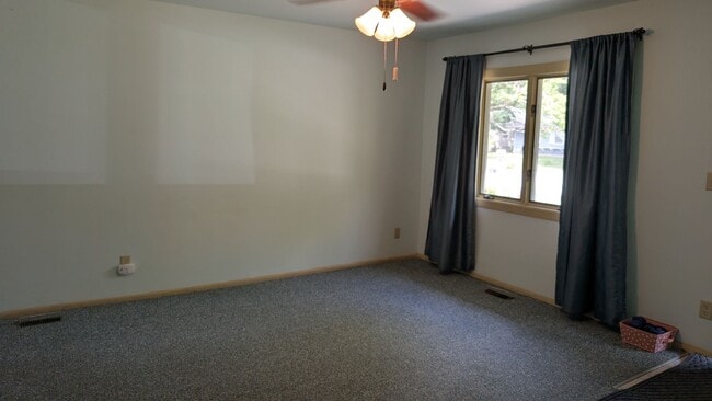 Building Photo - Three-Bedroom Home With Spacious Yard