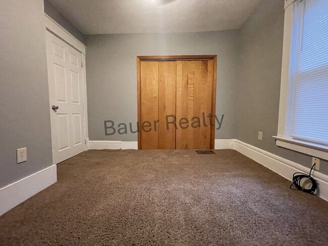 Building Photo - Large Four Bedroom Home
