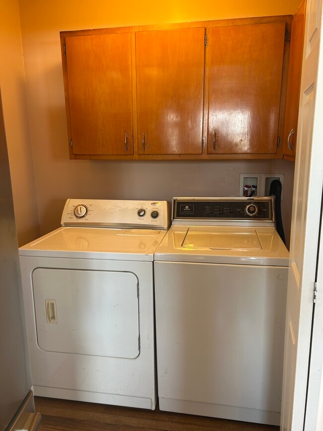 Building Photo - 130 Walnut St