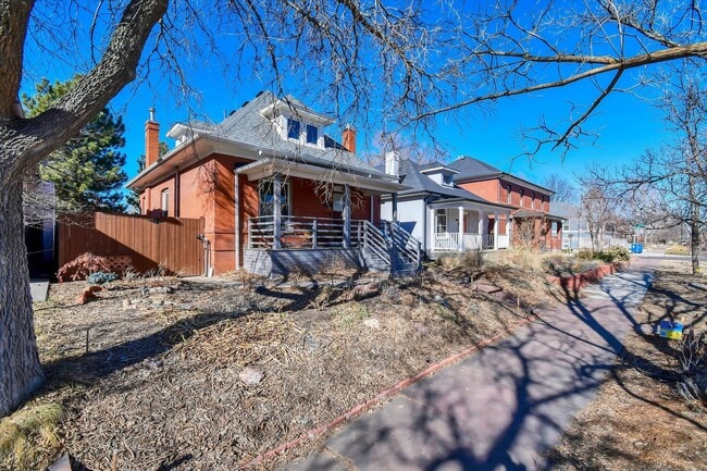 Building Photo - Charming luxury meets timeless character in the heart of West Wash Park - Available NOW!!