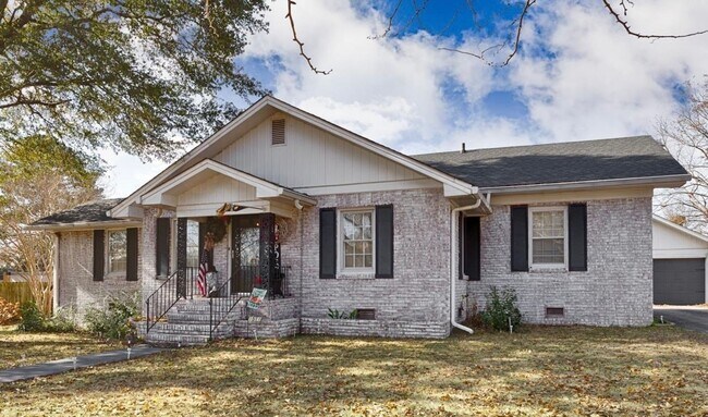 Building Photo - Charming 3 Bedroom, 2 Bathroom Home in Decatur, AL