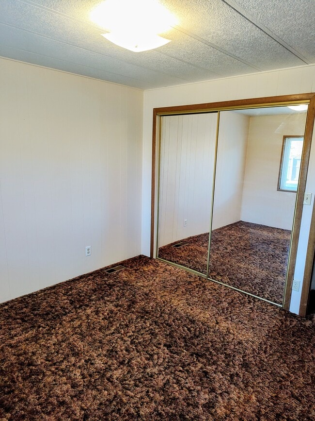 Building Photo - 1715 17th Ave S