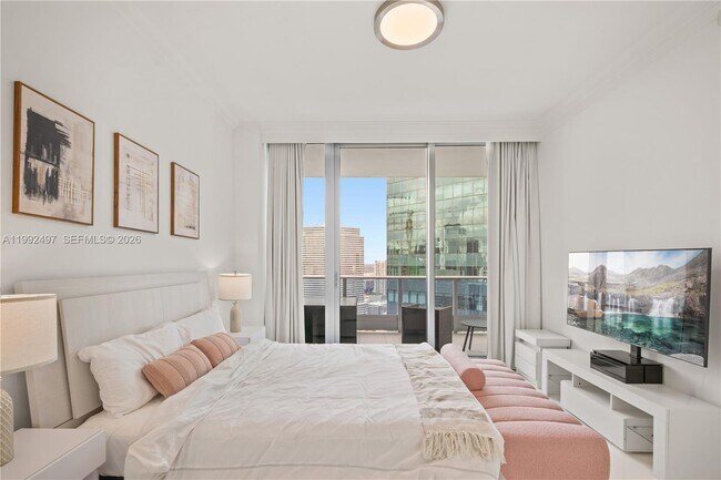 Building Photo - 200 Biscayne Blvd Way