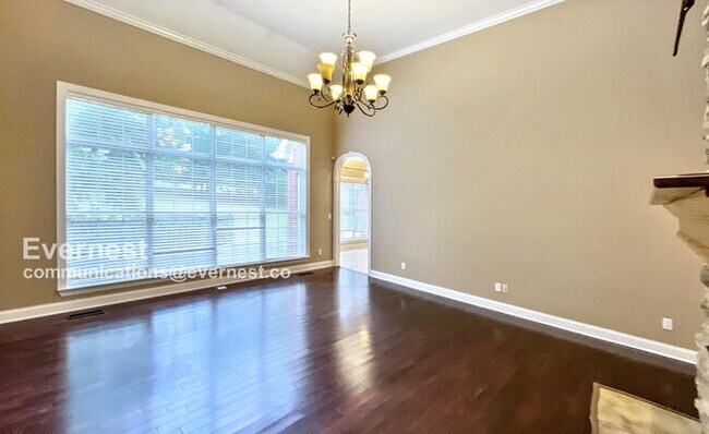 Building Photo - 607 Castle Dr