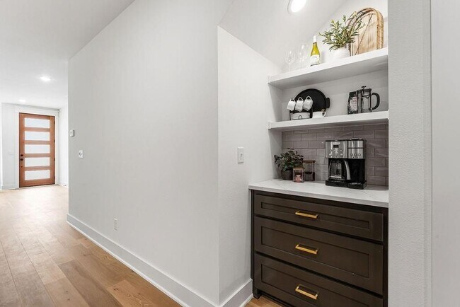 Building Photo - 4102 W Olive St