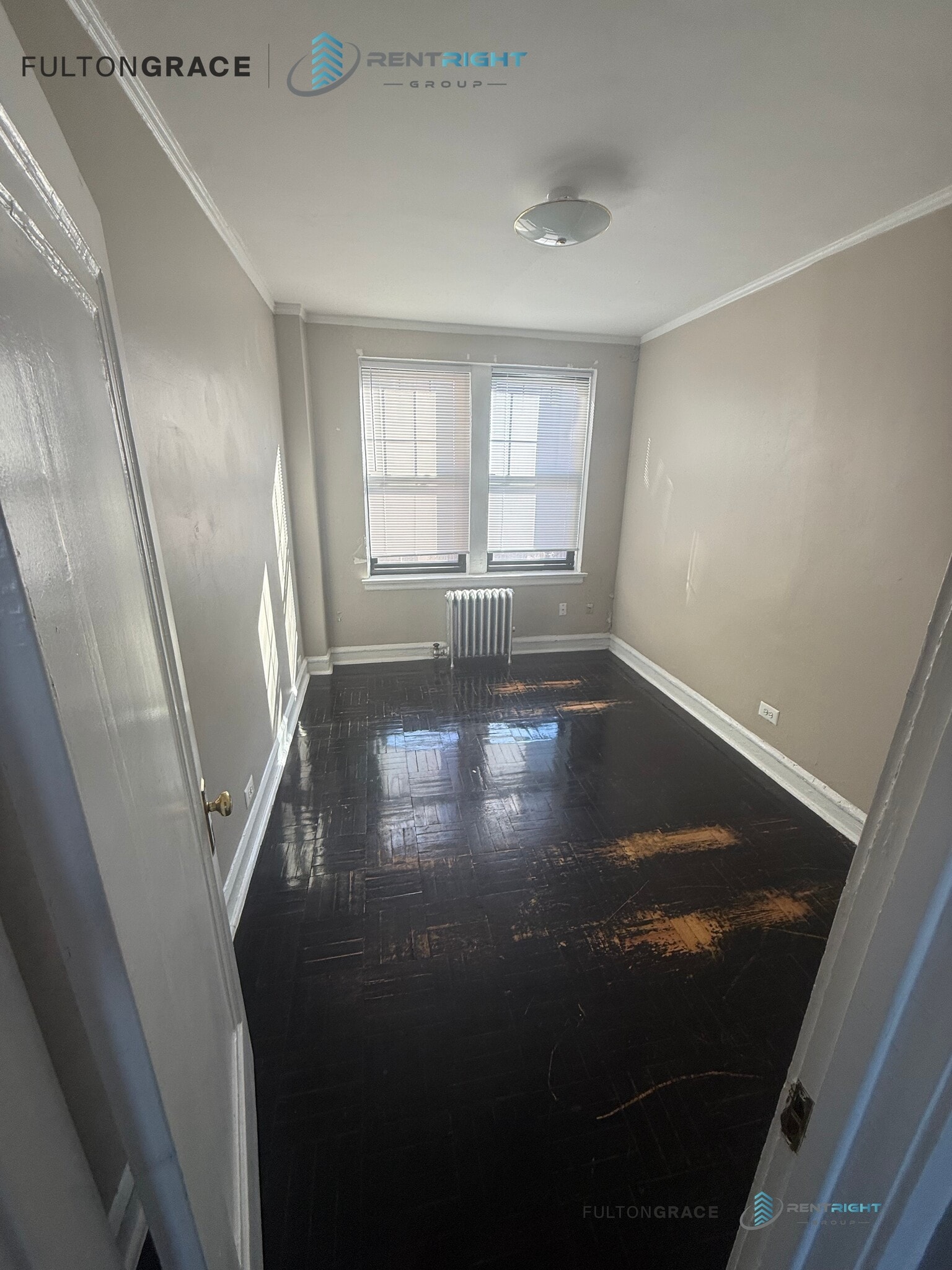 Building Photo - 1209 W Sherwin Ave