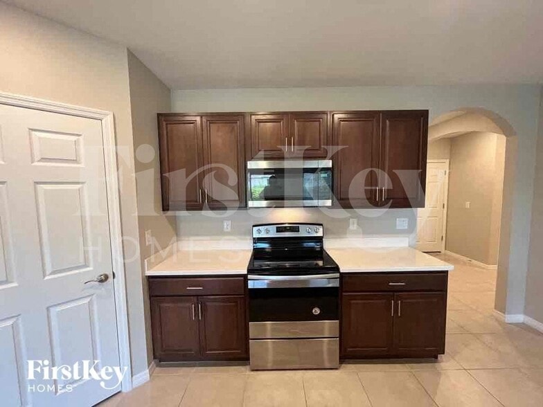 Building Photo - 2820 NW 21st Ave