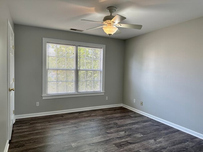 Building Photo - 114 W Green St