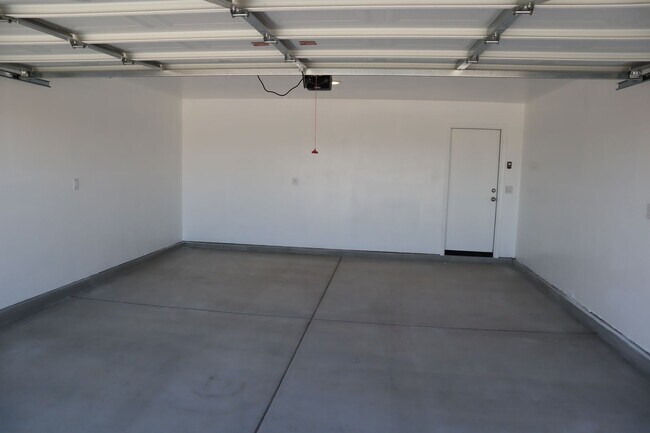 Building Photo - ~Pristine 2024 Luxury Home with Majestic Mountain Views~