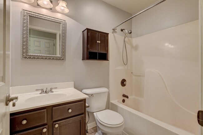 Building Photo - 3004 Helmsdale Ln
