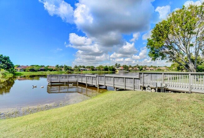 Building Photo - 17768 Maplewood Dr
