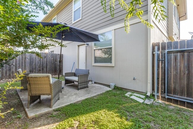 Building Photo - 14416 Lewis Carroll Ln