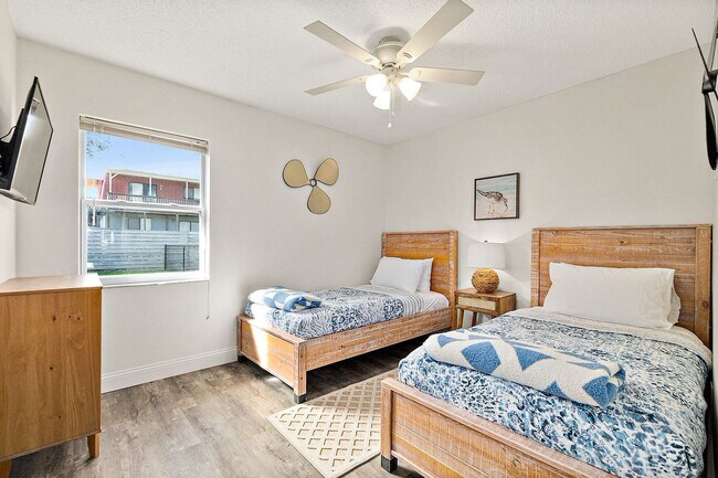 Building Photo - 103 A St