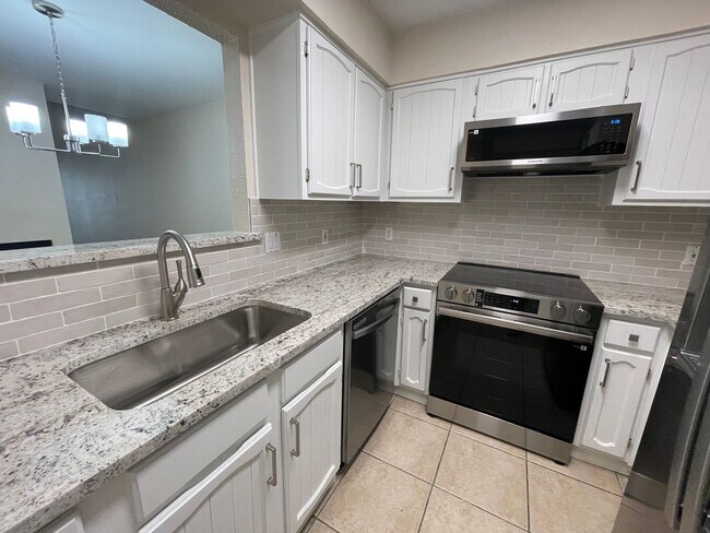 Building Photo - Fully remodeled 3 bedroom duplex for rent in Euless!