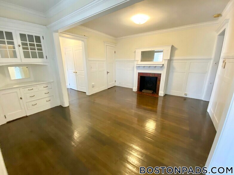 Building Photo - 452 Park Dr