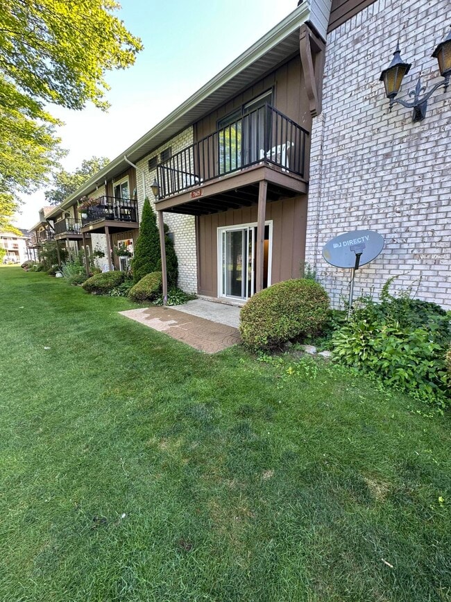 Building Photo - 7605 Woodview St