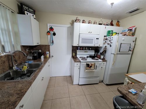 Building Photo - 2233 SW 57th Ct