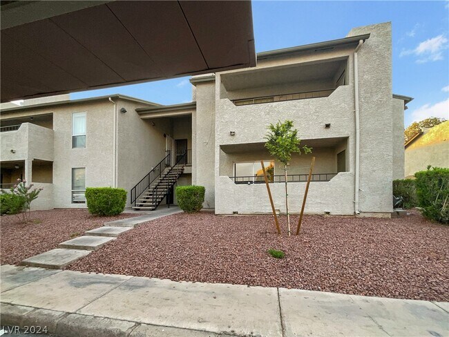 Building Photo - 3749 Carlyle Dr