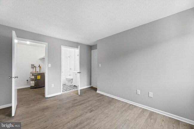 Building Photo - 2415 Ravens Crest Dr