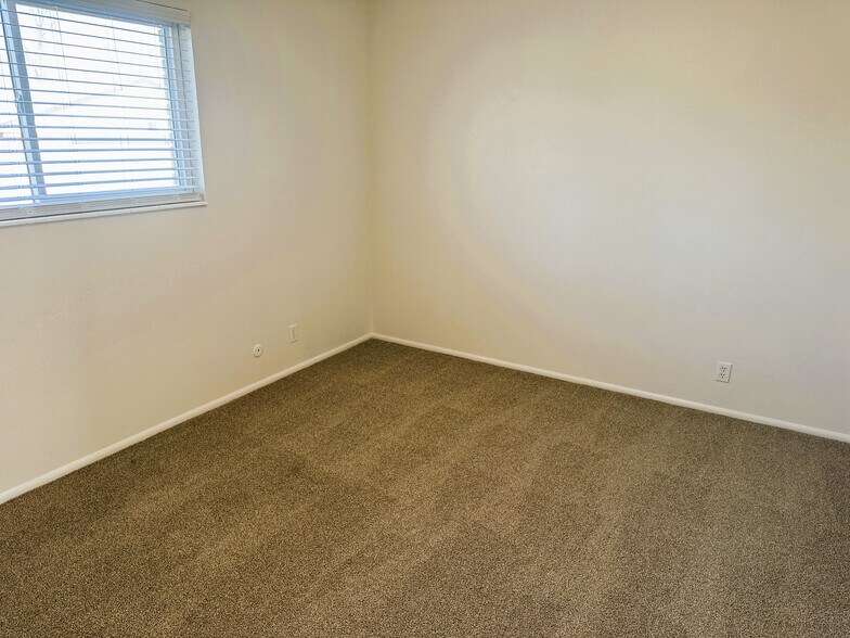 Building Photo - 2519 S 300 E