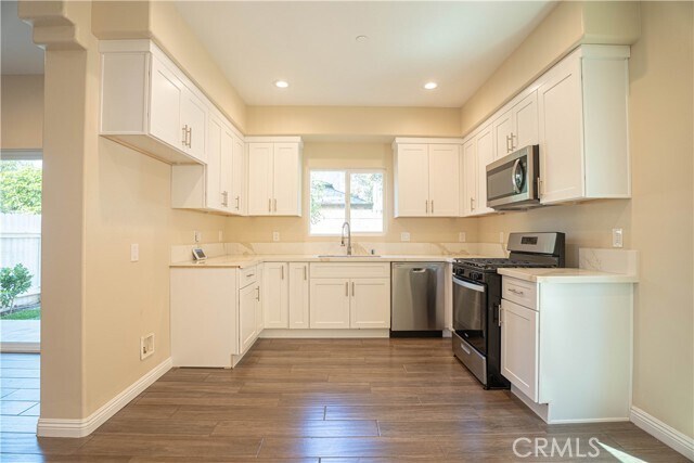 Building Photo - 9246 Cedros Ave