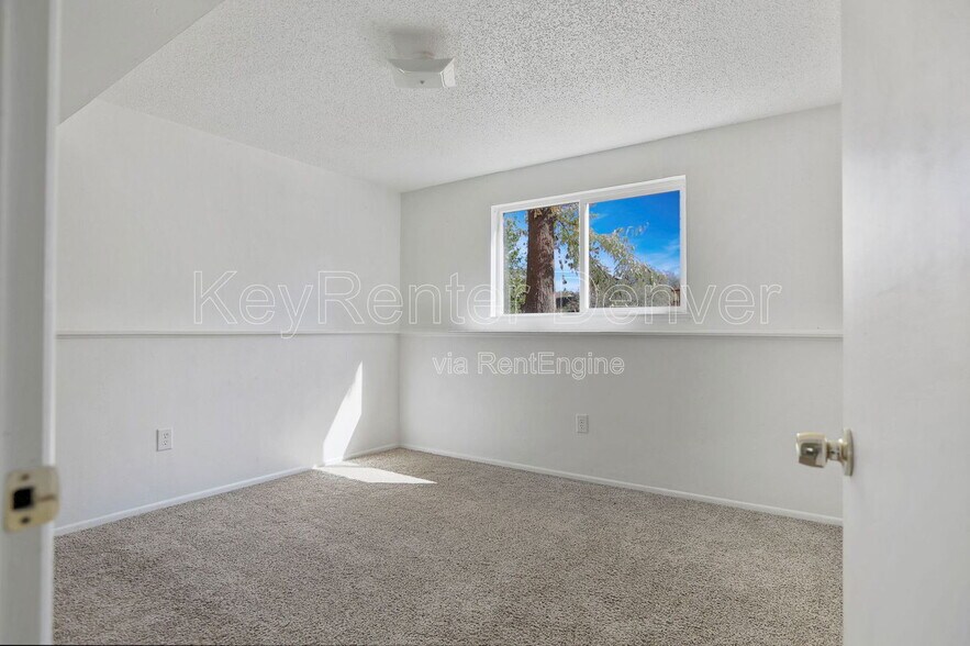 Building Photo - 3208 S Olathe Way