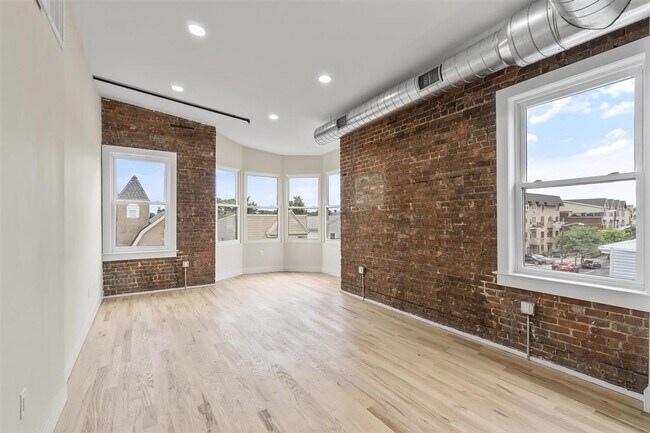 Building Photo - 21 W 20TH St