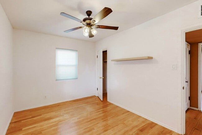 Building Photo - Charming 3 bedroom, 2 bath home in Central El Paso! Special No admin fee, $29 application fee!