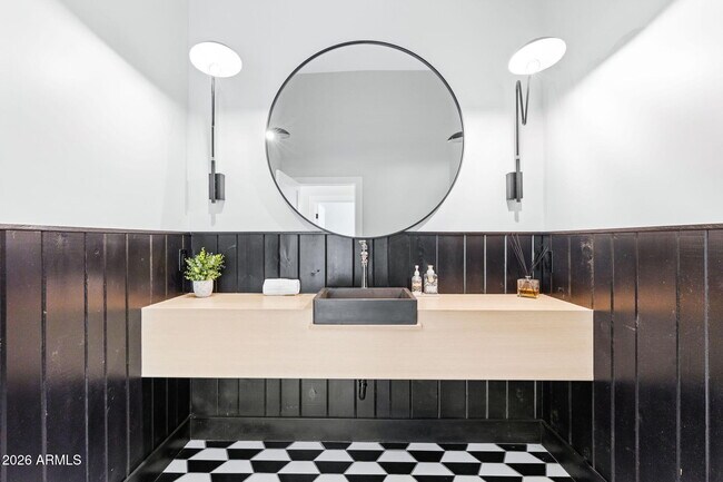 Building Photo - 3842 E San Miguel Ave