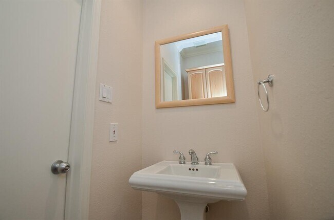 Building Photo - 306 Wilcrest Dr