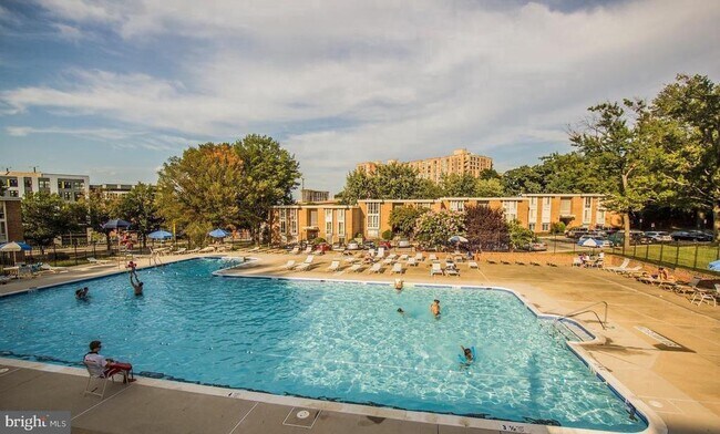 Building Photo - 2635 Fort Farnsworth Rd