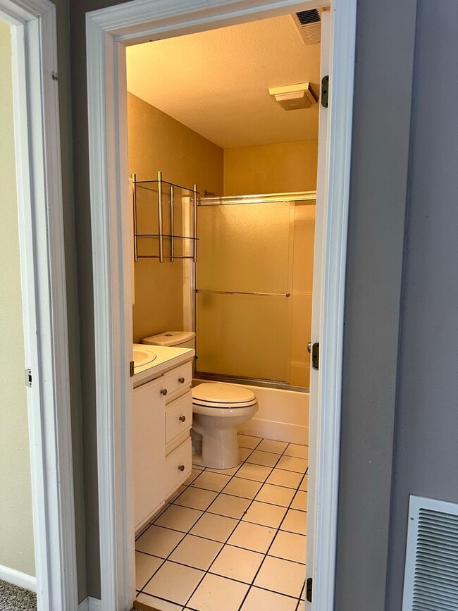 Building Photo - 2 Bedroom 1 Bathroom Duplex in Bellingham