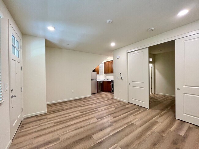 Building Photo - TENTATIVELY RENTED 1 Bedroom, 1 Bath Condo Convenient Napa Location