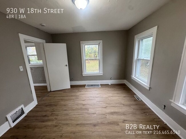 Building Photo - 930 W 18th St