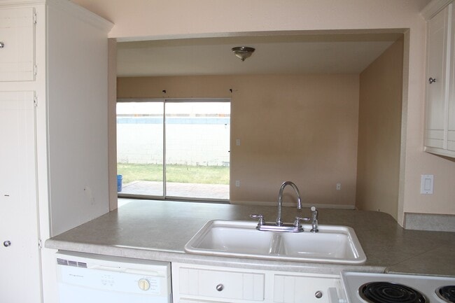 Building Photo - VILLA DE CORTEZ