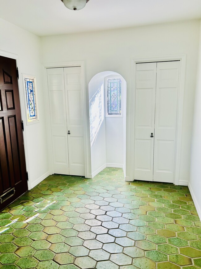 Building Photo - 1258 Monterey St