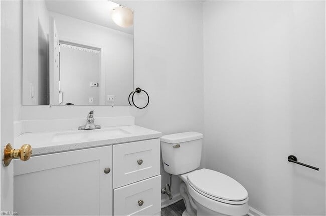 Building Photo - 1328 Mill Lake Quarter