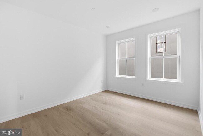 Building Photo - 209 New St