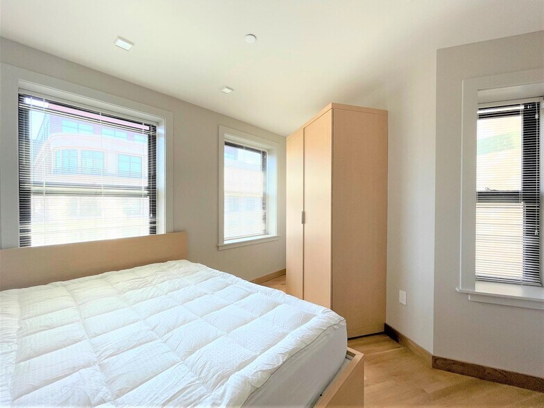 Building Photo - 115 Mt Auburn St