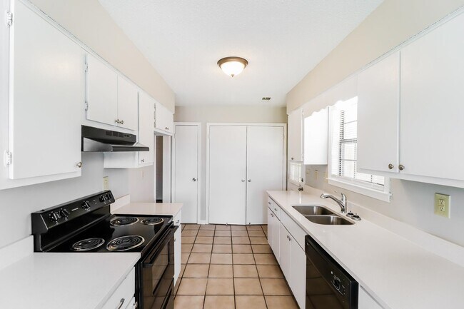 Building Photo - 7146 Butternut Dr