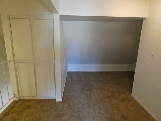 Building Photo - Townhouse in South Santa Maria with 1 car ...